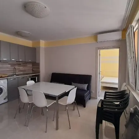 Апартамент С 2-Мя Спальнями В Поморие Комплекс Флора - Пляж В 100 М Apartamento Pomorie