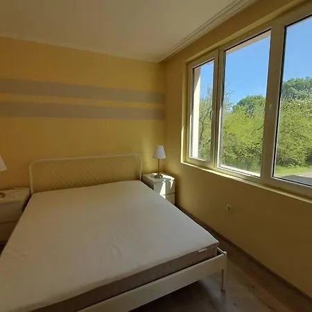 Апартамент С 2-Мя Спальнями В Поморие Комплекс Флора - Пляж В 100 М Apartamento